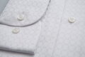 Detail pohled na látku pánské bílé košile s kostkovaným vzorem SmartMen