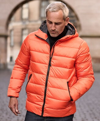 Lehká polstrovaná bunda s kapucí z recyklovaného polyesteru - unisex